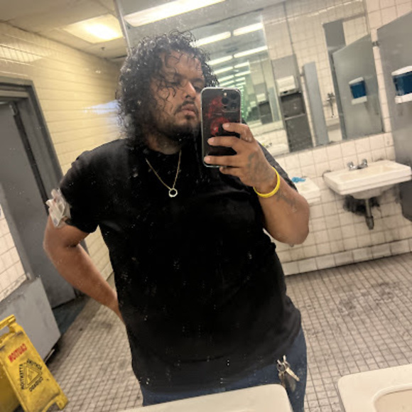 Meet your Posher, Ricardo - Picture 1 of 1